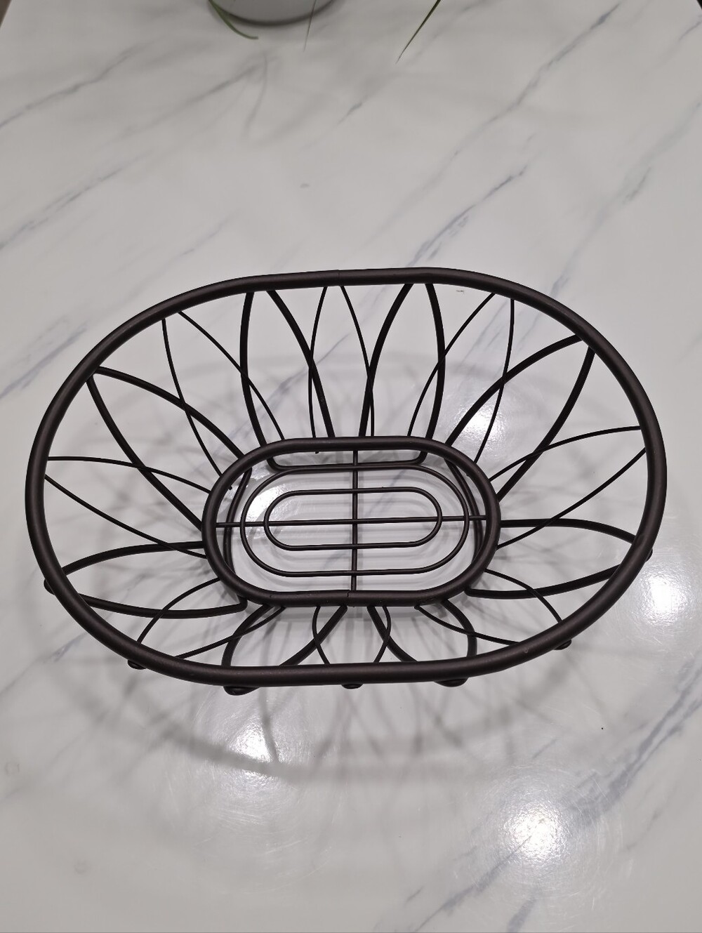 Wire Fruit and Bread Basket - Oil-Rubbed Bronze. Size 14-1/4" X 10-3/4" X 4-1/4"
